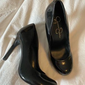 Jessica Simpson pumps